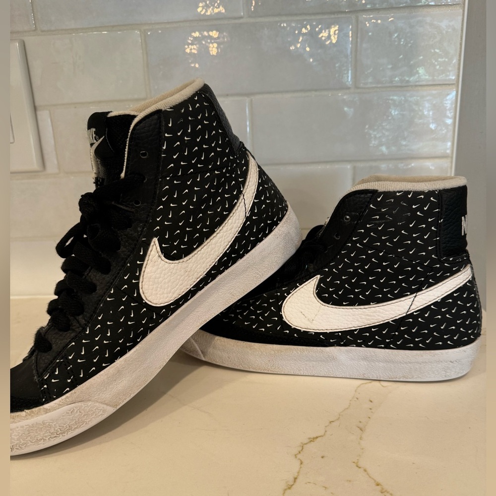 Nike blazer polka swoosh